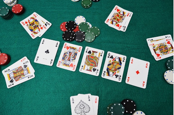 Luật poker AE888 đơn giản và dễ hiểu dành cho tân binh 